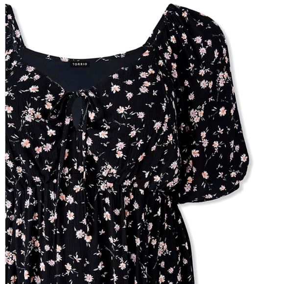 NWT TORRID DRESS BLACK FLORAL CRINKLED GAUZE PUFF SLEEVE PEASANT - Plus Size 1X - Picture 4 of 5